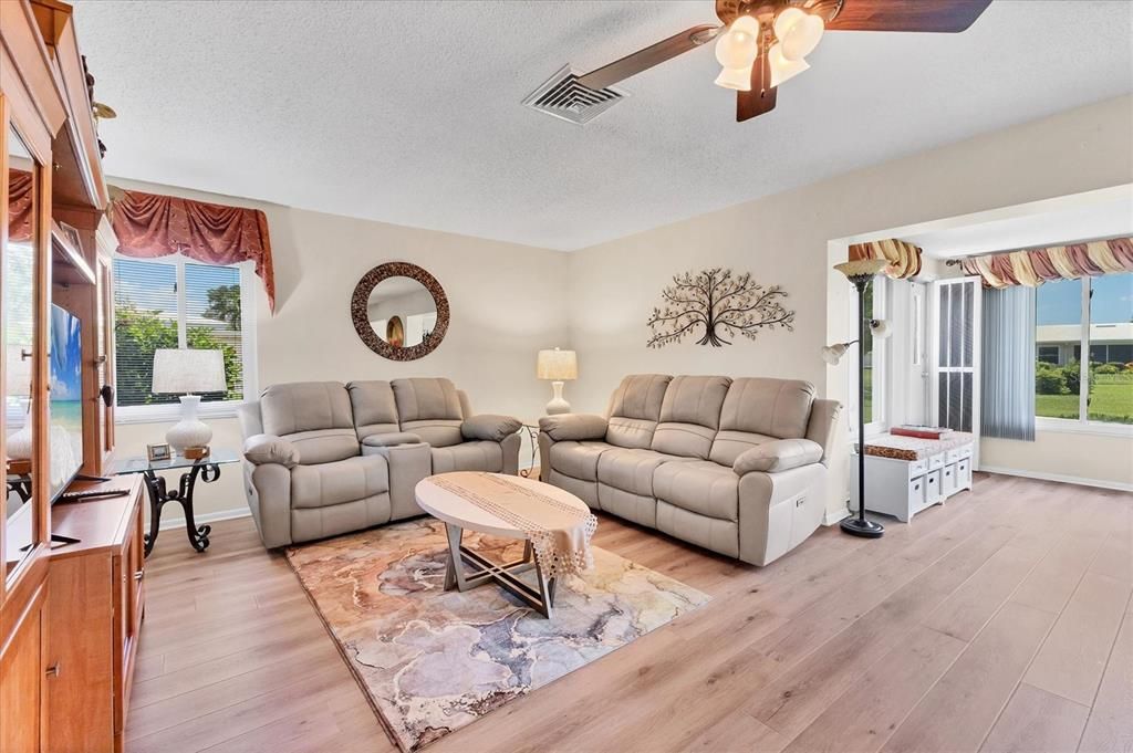 Active With Contract: $257,500 (2 beds, 2 baths, 1505 Square Feet)