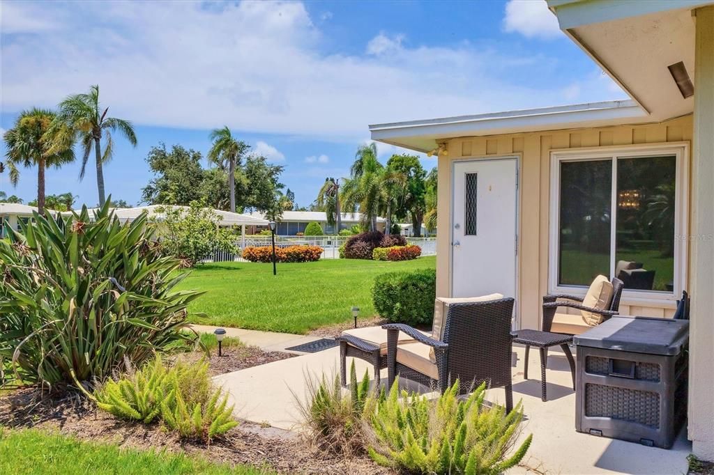 Active With Contract: $257,500 (2 beds, 2 baths, 1505 Square Feet)