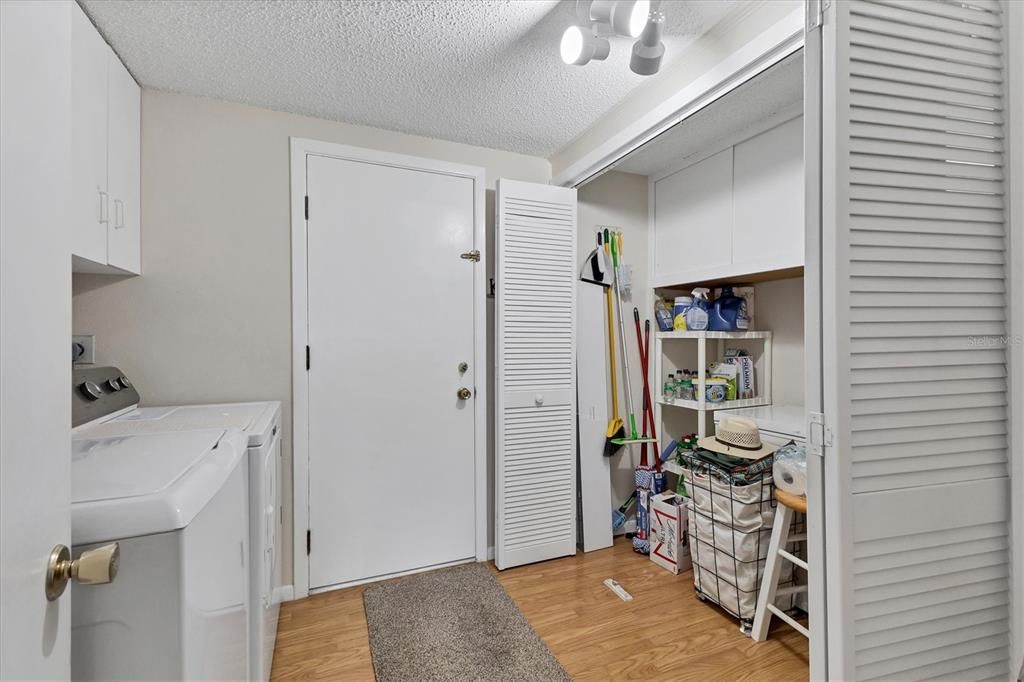 Active With Contract: $257,500 (2 beds, 2 baths, 1505 Square Feet)