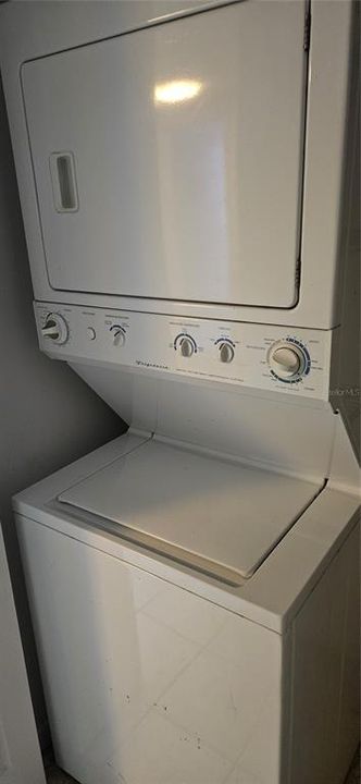 For Sale: $149,900 (2 beds, 2 baths, 897 Square Feet)