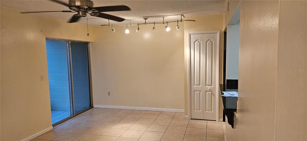 For Sale: $149,900 (2 beds, 2 baths, 897 Square Feet)