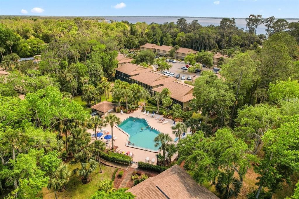 For Sale: $149,900 (2 beds, 2 baths, 897 Square Feet)