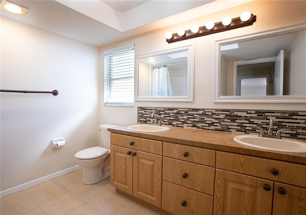 待售: $520,000 (2 贝兹, 2 浴室, 1824 平方英尺)