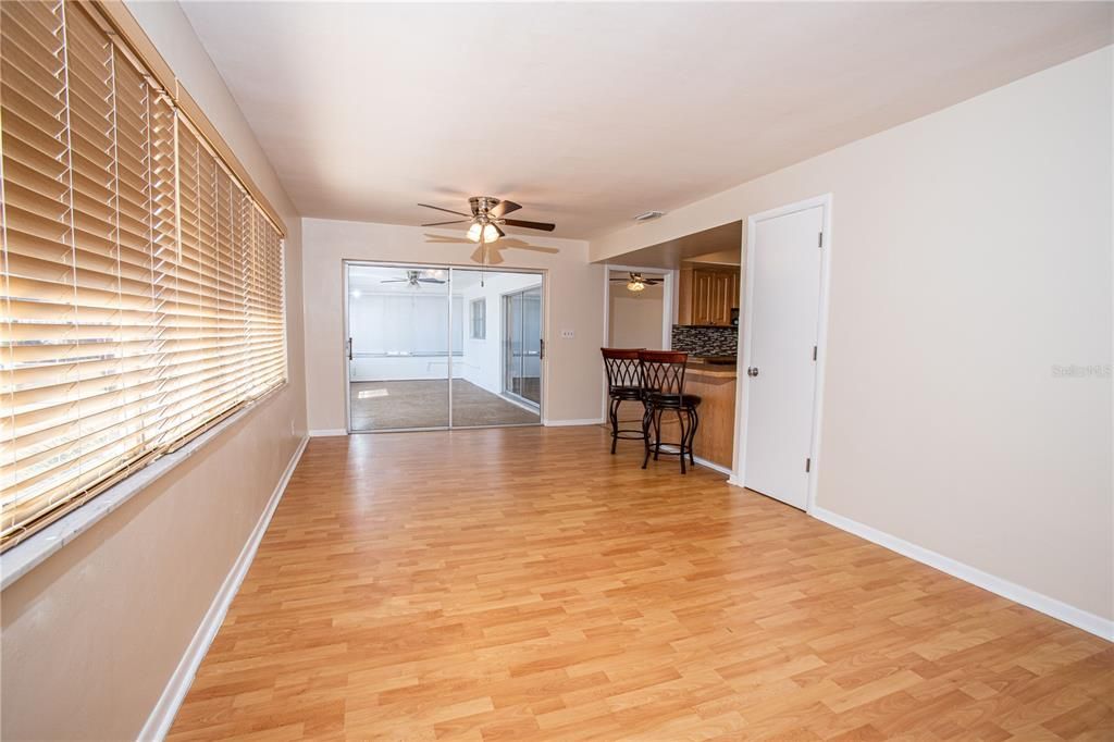 待售: $520,000 (2 贝兹, 2 浴室, 1824 平方英尺)