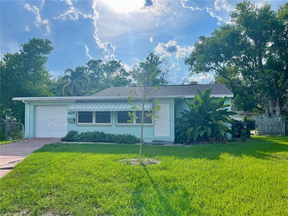 最近售出: $255,000 (2 贝兹, 1 浴室, 896 平方英尺)