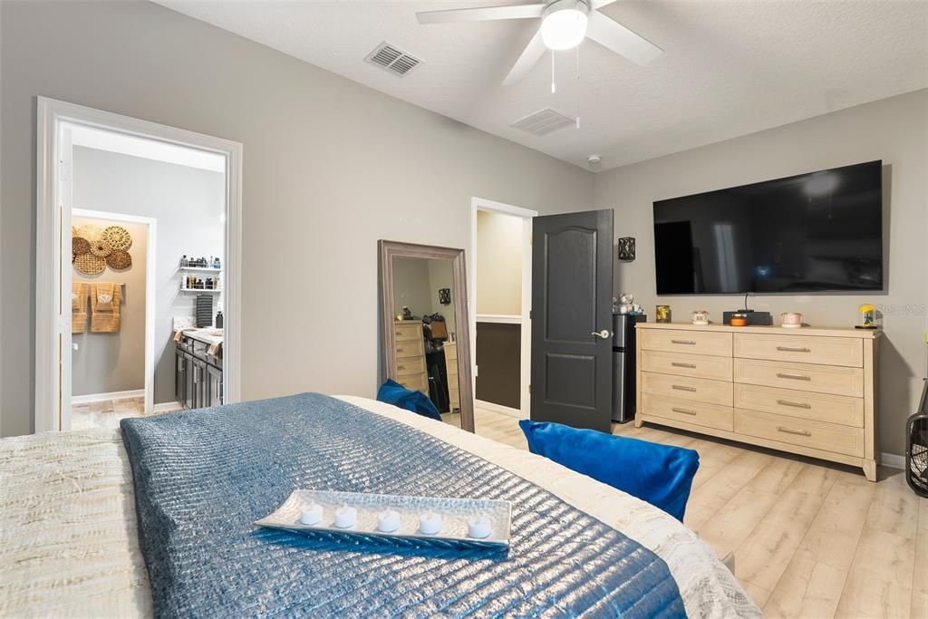 合同活跃: $370,000 (3 贝兹, 2 浴室, 1846 平方英尺)