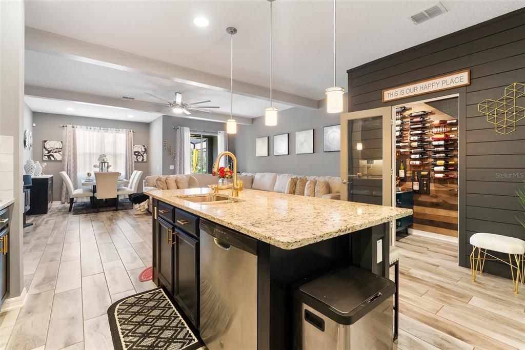 合同活跃: $370,000 (3 贝兹, 2 浴室, 1846 平方英尺)