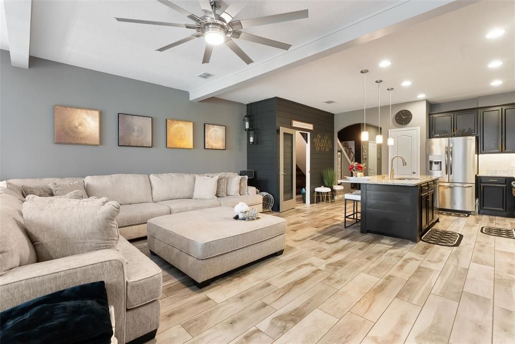 合同活跃: $370,000 (3 贝兹, 2 浴室, 1846 平方英尺)