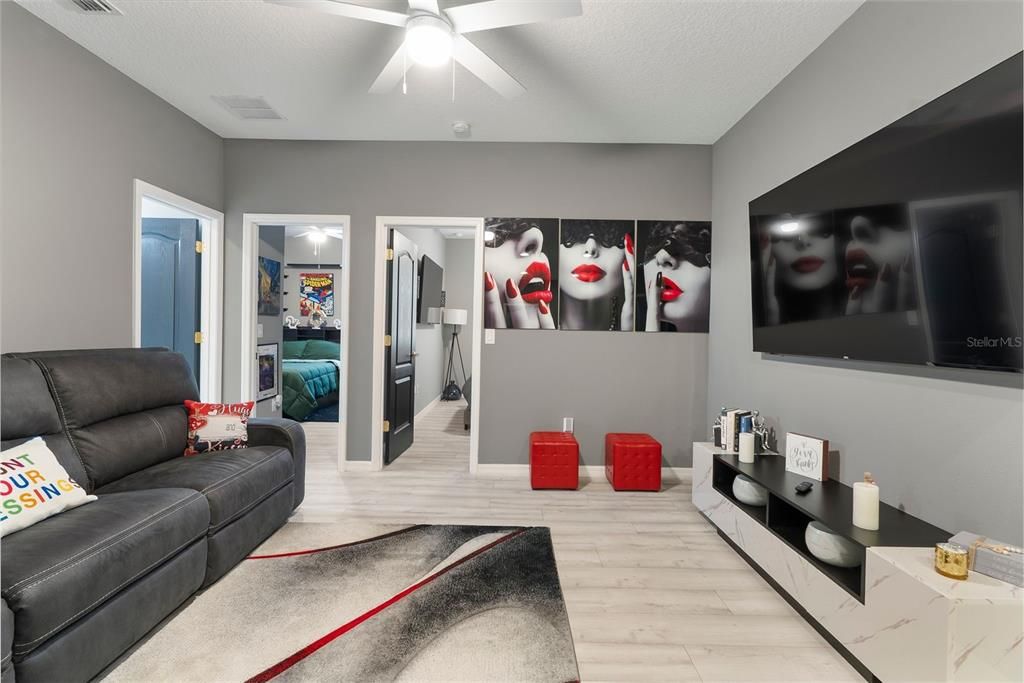 合同活跃: $370,000 (3 贝兹, 2 浴室, 1846 平方英尺)