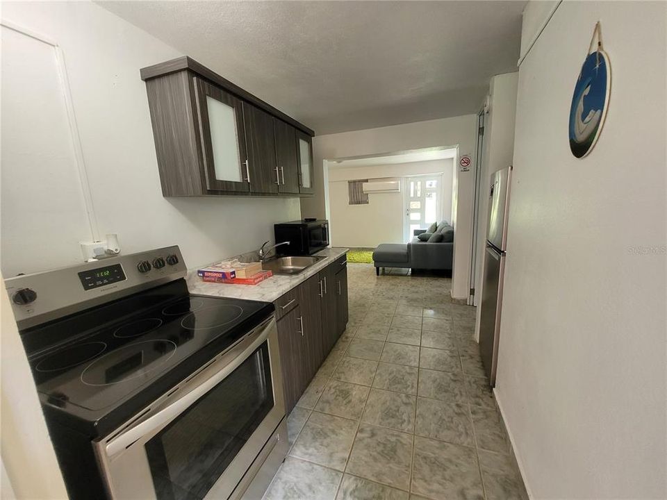 For Sale: $350,000 (5 beds, 3 baths, 2565 Square Feet)