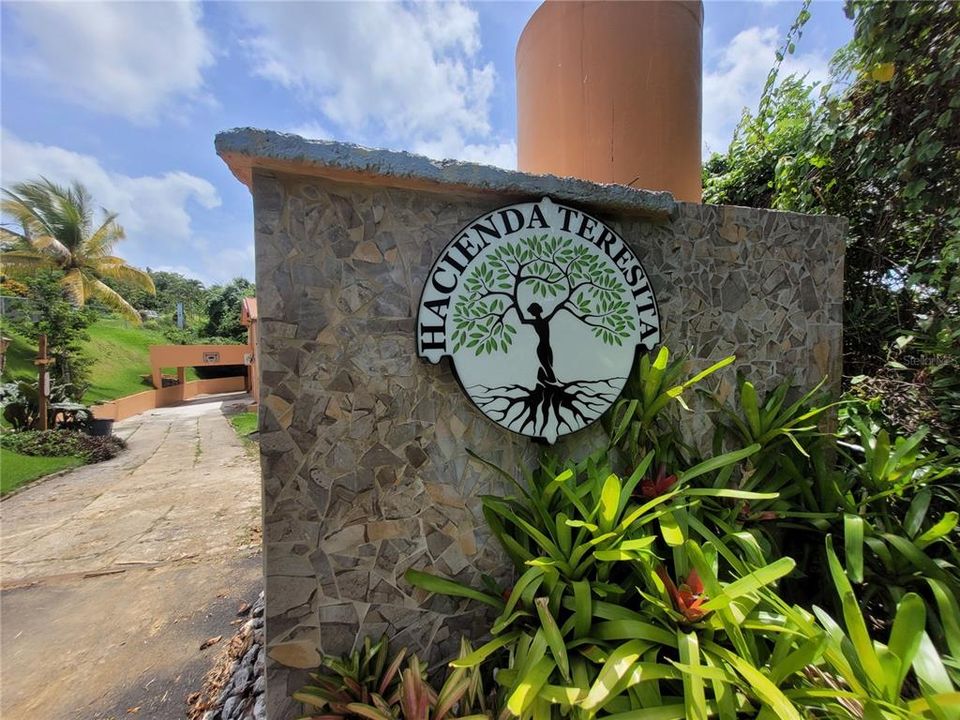 For Sale: $350,000 (5 beds, 3 baths, 2565 Square Feet)