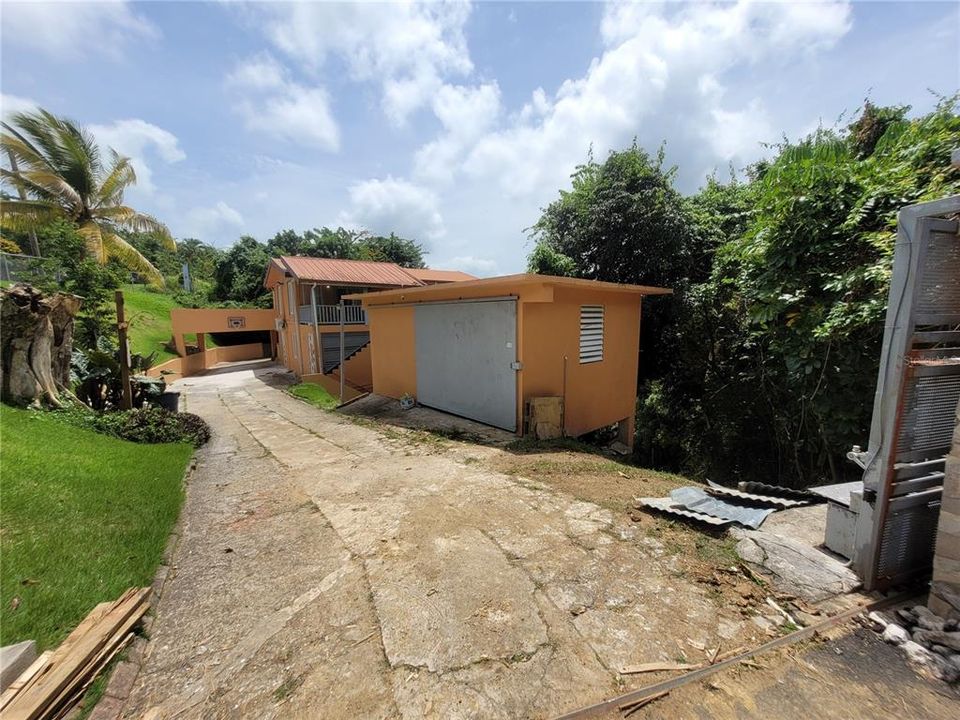 For Sale: $350,000 (5 beds, 3 baths, 2565 Square Feet)