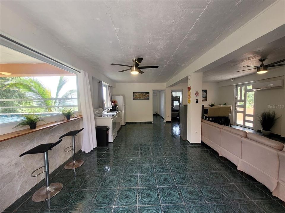 For Sale: $350,000 (5 beds, 3 baths, 2565 Square Feet)