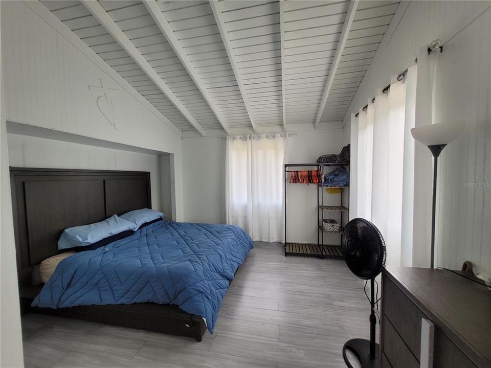 For Sale: $350,000 (5 beds, 3 baths, 2565 Square Feet)