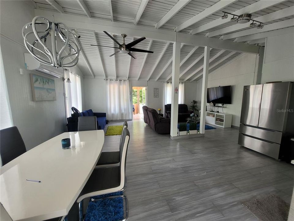 For Sale: $350,000 (5 beds, 3 baths, 2565 Square Feet)