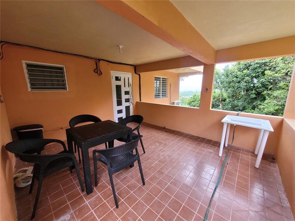 For Sale: $350,000 (5 beds, 3 baths, 2565 Square Feet)