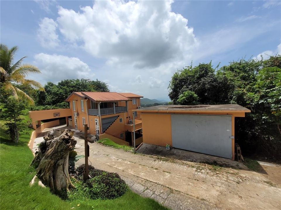 For Sale: $350,000 (5 beds, 3 baths, 2565 Square Feet)