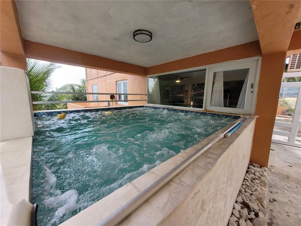 For Sale: $350,000 (5 beds, 3 baths, 2565 Square Feet)