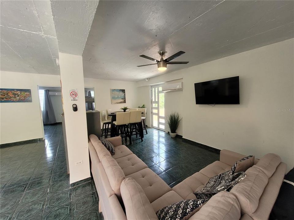 For Sale: $350,000 (5 beds, 3 baths, 2565 Square Feet)