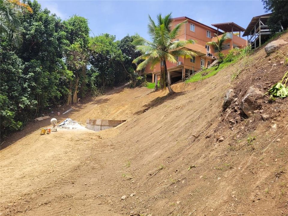 For Sale: $350,000 (5 beds, 3 baths, 2565 Square Feet)