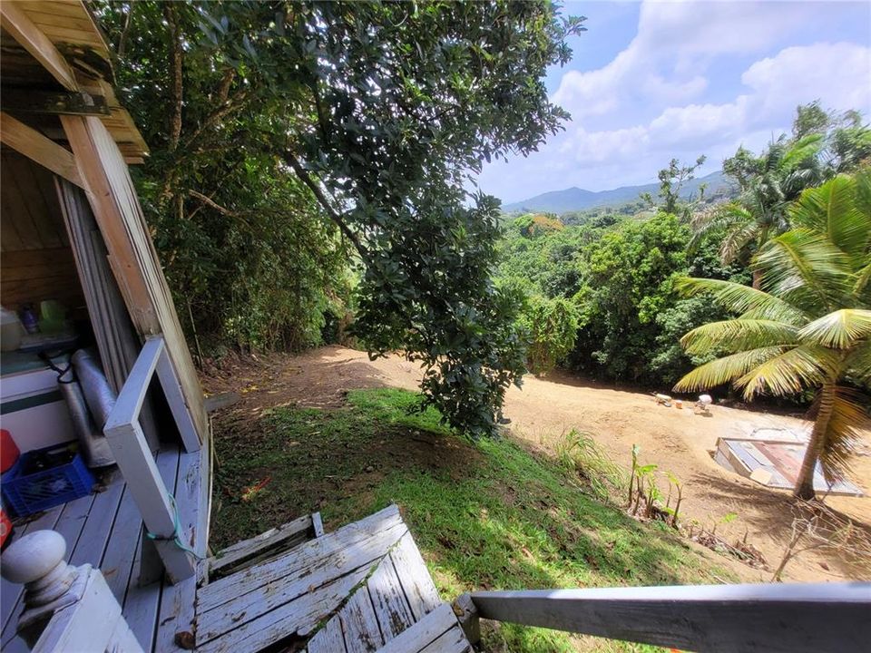 For Sale: $350,000 (5 beds, 3 baths, 2565 Square Feet)