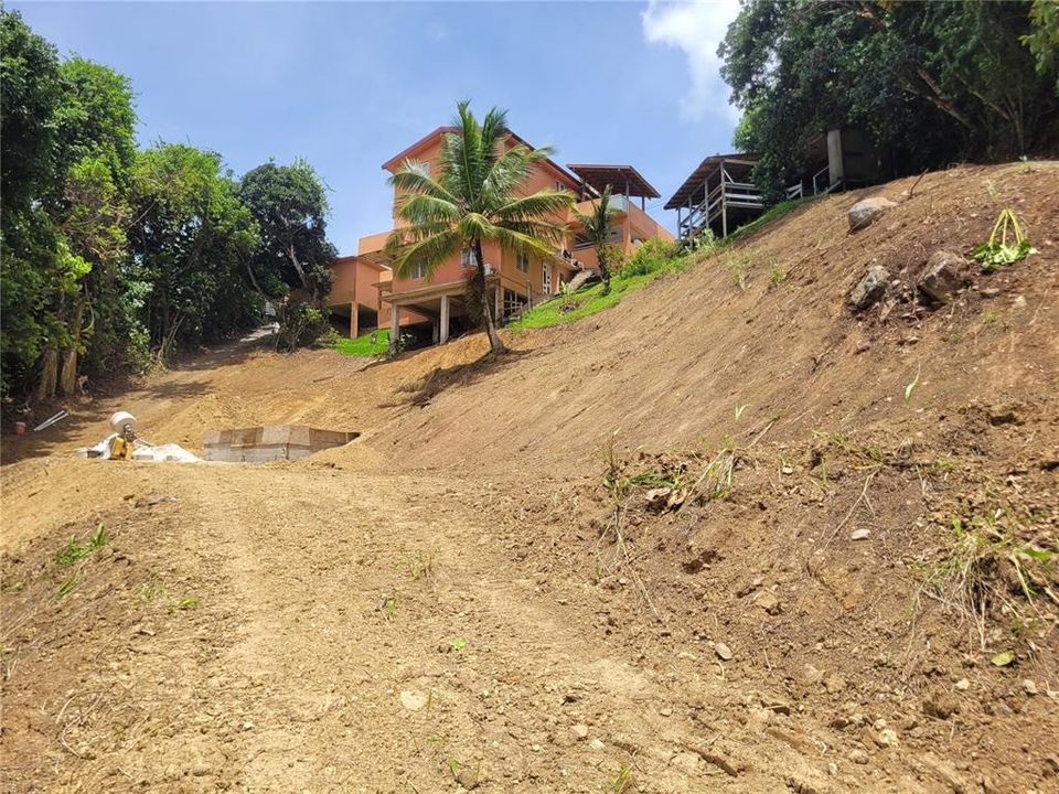 For Sale: $350,000 (5 beds, 3 baths, 2565 Square Feet)