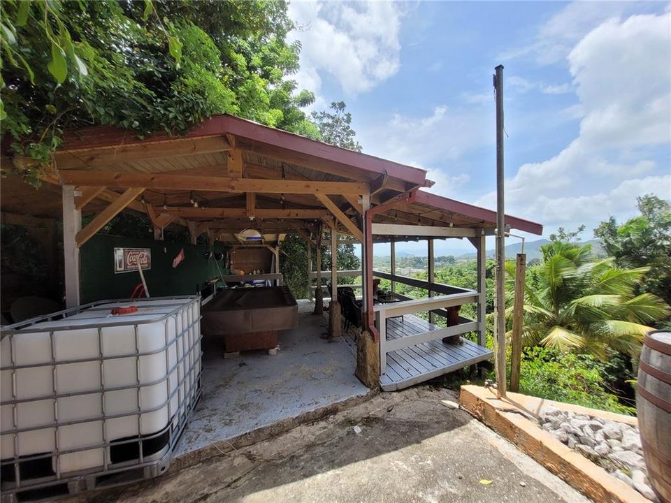 For Sale: $350,000 (5 beds, 3 baths, 2565 Square Feet)