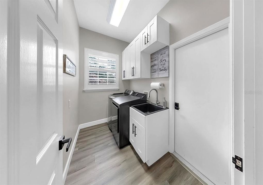 For Sale: $1,099,000 (4 beds, 3 baths, 2932 Square Feet)