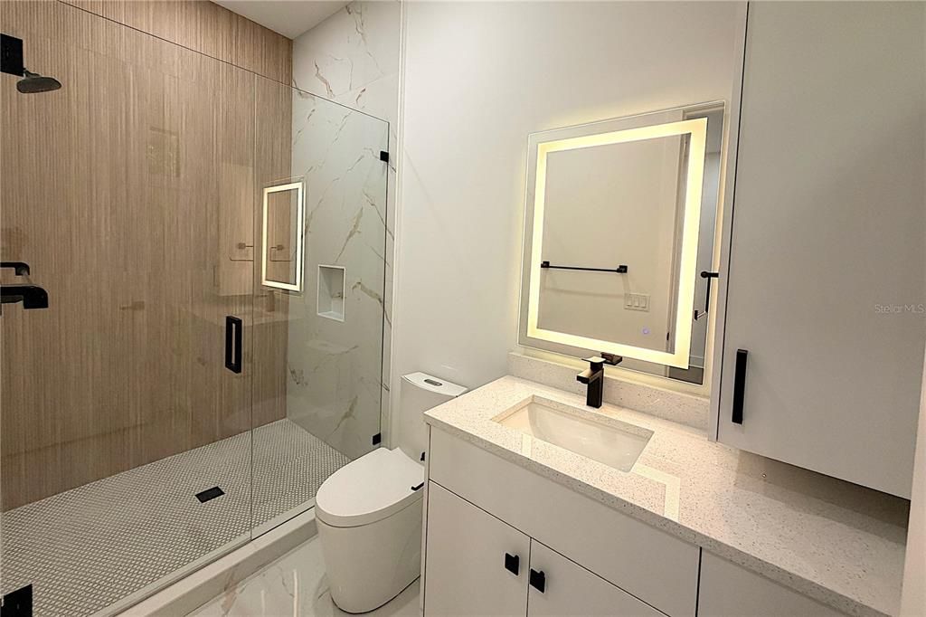 Activo con contrato: $854,000 (4 camas, 3 baños, 2167 Pies cuadrados)