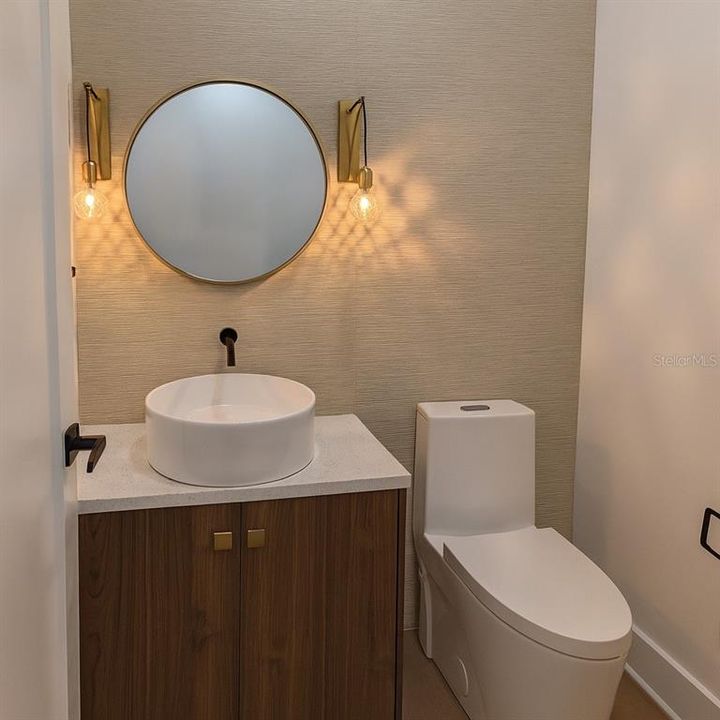 Activo con contrato: $854,000 (4 camas, 3 baños, 2167 Pies cuadrados)