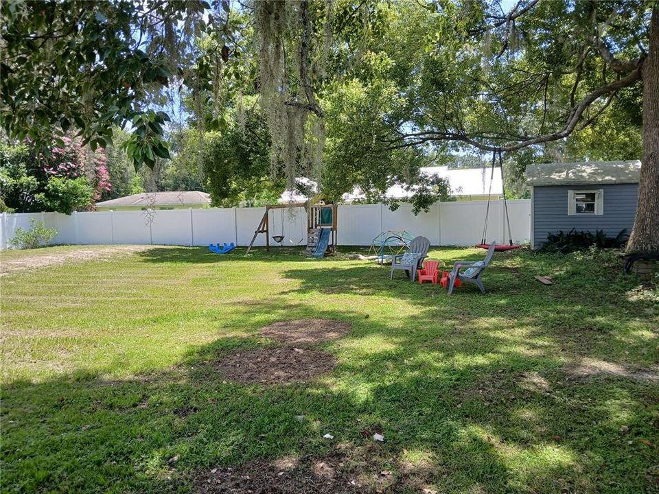 Storage shed. Plenty of rm to play