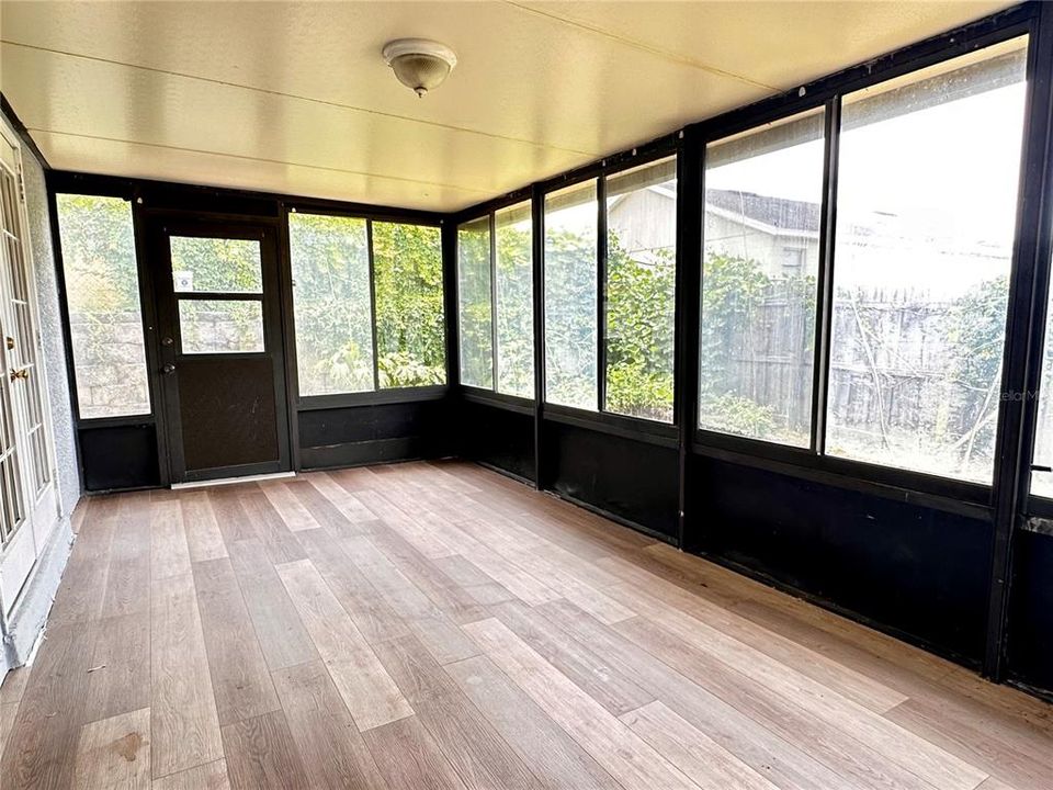 Active With Contract: $250,000 (2 beds, 2 baths, 1125 Square Feet)