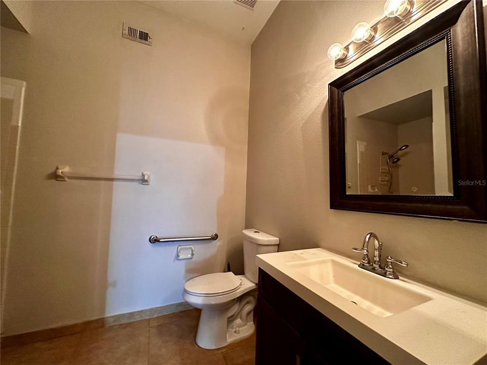 Active With Contract: $250,000 (2 beds, 2 baths, 1125 Square Feet)