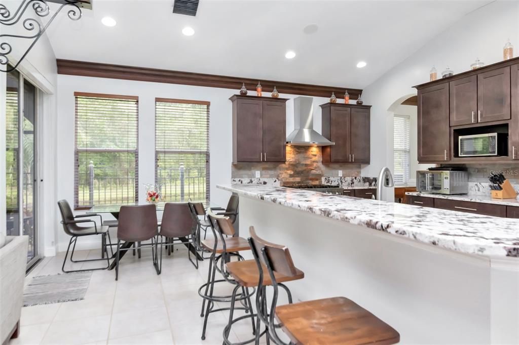 Под контрактом: $999,990 (5 спален, 5 ванн, 3720 Квадратных фут)