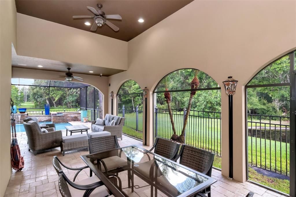 Под контрактом: $999,990 (5 спален, 5 ванн, 3720 Квадратных фут)