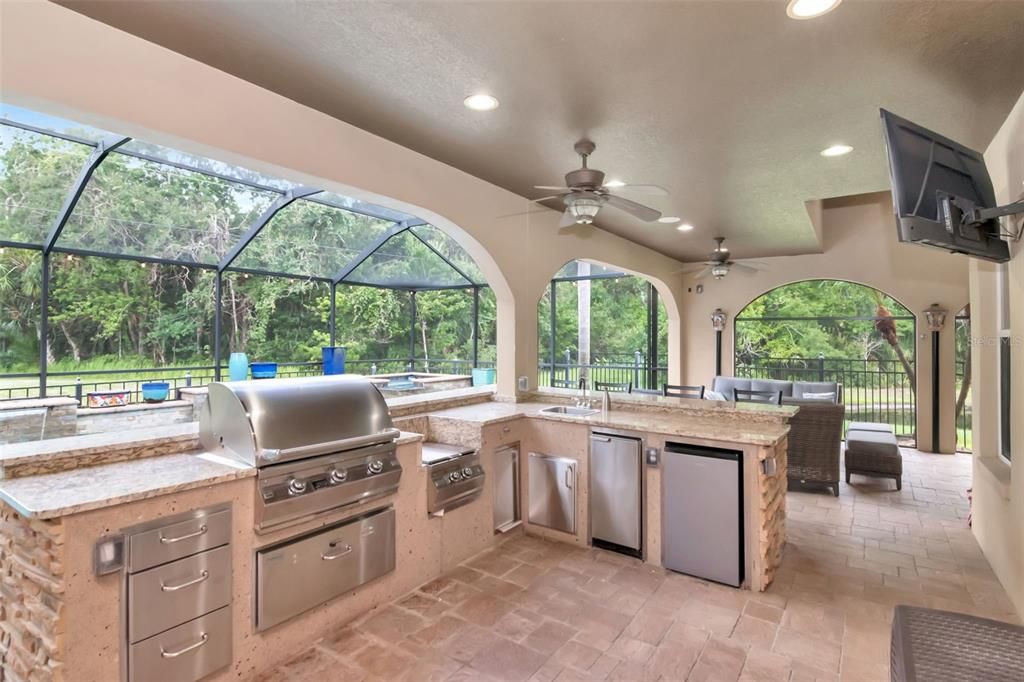 Под контрактом: $999,990 (5 спален, 5 ванн, 3720 Квадратных фут)