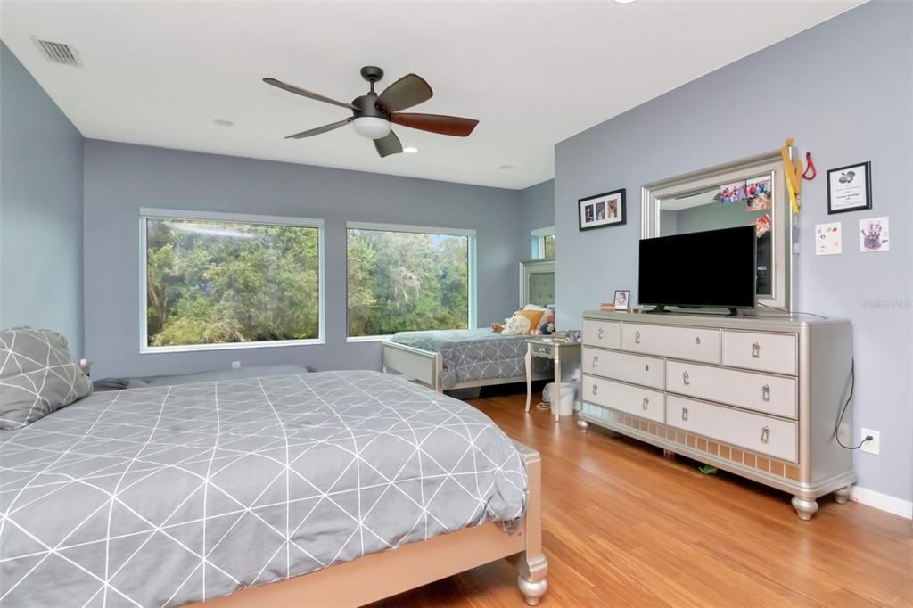 Под контрактом: $999,990 (5 спален, 5 ванн, 3720 Квадратных фут)