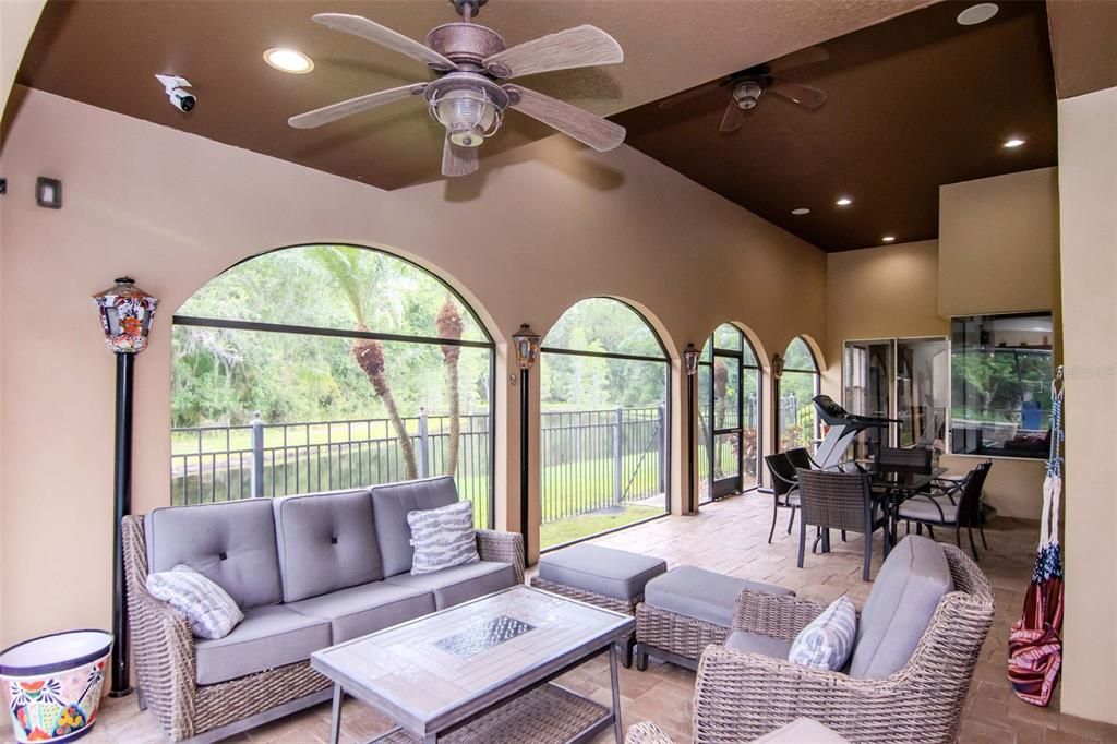 Под контрактом: $999,990 (5 спален, 5 ванн, 3720 Квадратных фут)