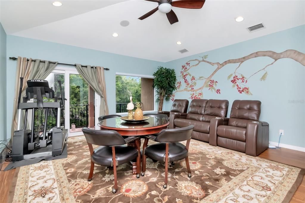 Под контрактом: $999,990 (5 спален, 5 ванн, 3720 Квадратных фут)