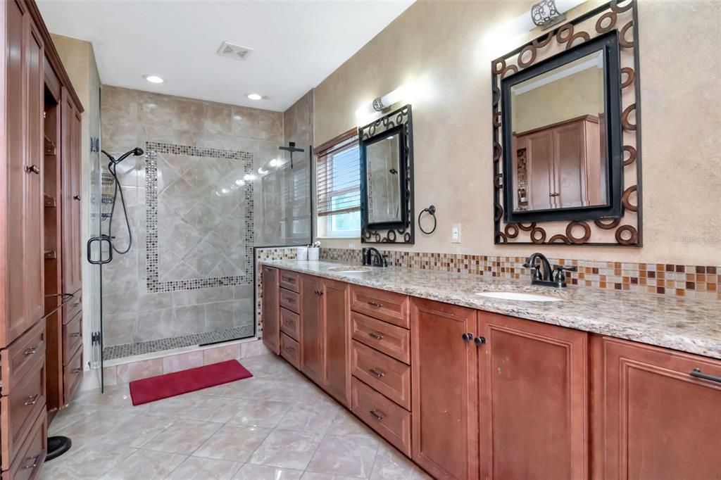 Под контрактом: $999,990 (5 спален, 5 ванн, 3720 Квадратных фут)