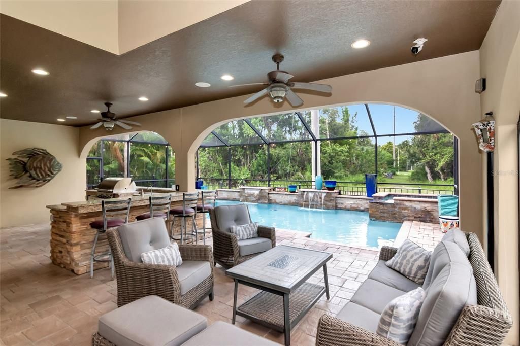 Под контрактом: $999,990 (5 спален, 5 ванн, 3720 Квадратных фут)