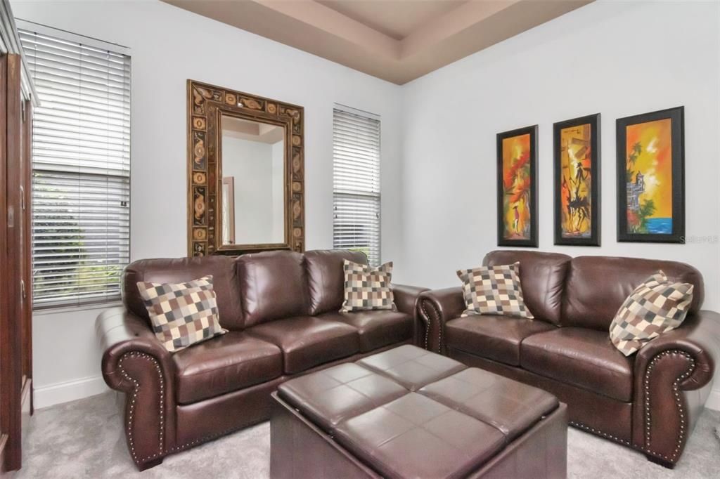 Под контрактом: $999,990 (5 спален, 5 ванн, 3720 Квадратных фут)