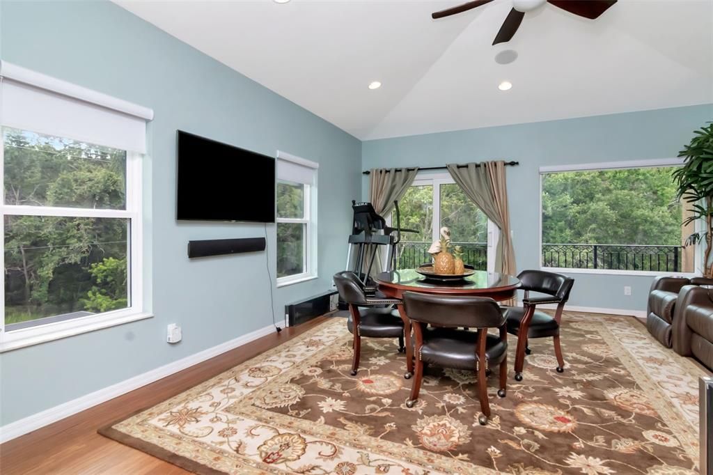 Под контрактом: $999,990 (5 спален, 5 ванн, 3720 Квадратных фут)