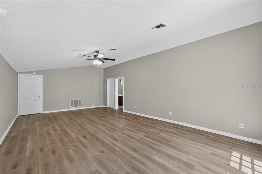 Activo con contrato: $534,900 (4 camas, 3 baños, 3423 Pies cuadrados)