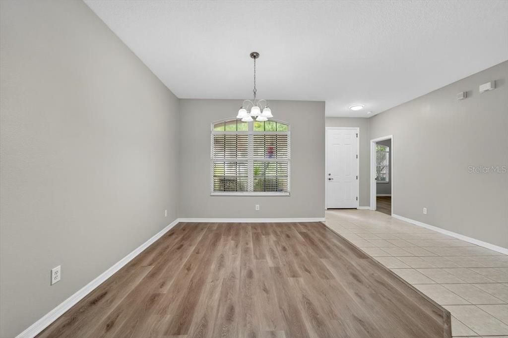 Activo con contrato: $534,900 (4 camas, 3 baños, 3423 Pies cuadrados)