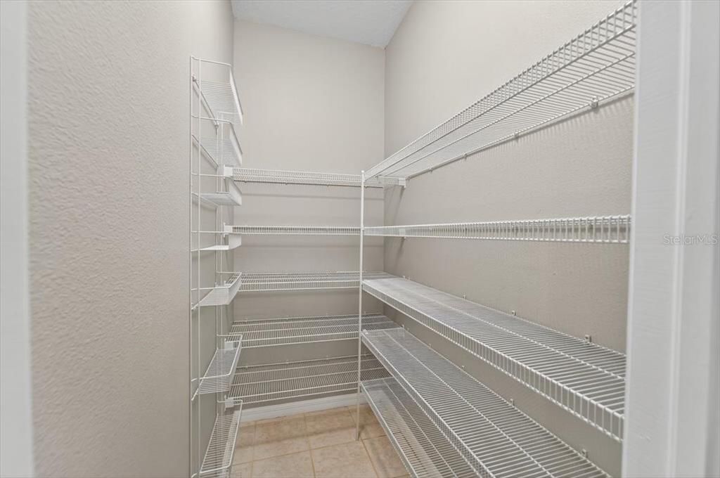 Activo con contrato: $534,900 (4 camas, 3 baños, 3423 Pies cuadrados)