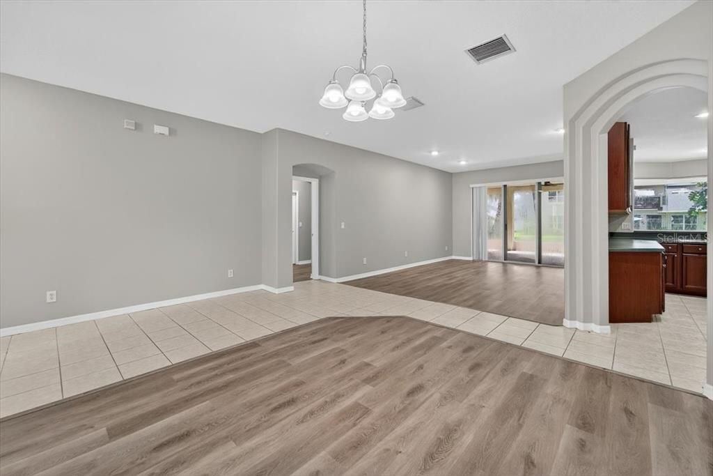 Activo con contrato: $534,900 (4 camas, 3 baños, 3423 Pies cuadrados)