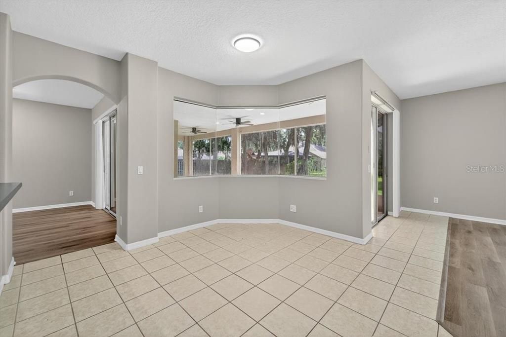 Activo con contrato: $534,900 (4 camas, 3 baños, 3423 Pies cuadrados)