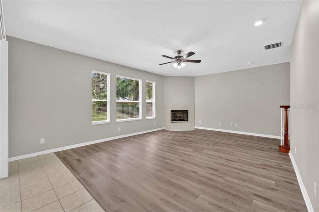 Activo con contrato: $534,900 (4 camas, 3 baños, 3423 Pies cuadrados)