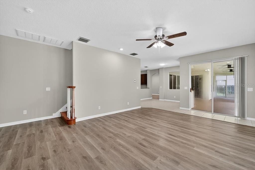 Activo con contrato: $534,900 (4 camas, 3 baños, 3423 Pies cuadrados)